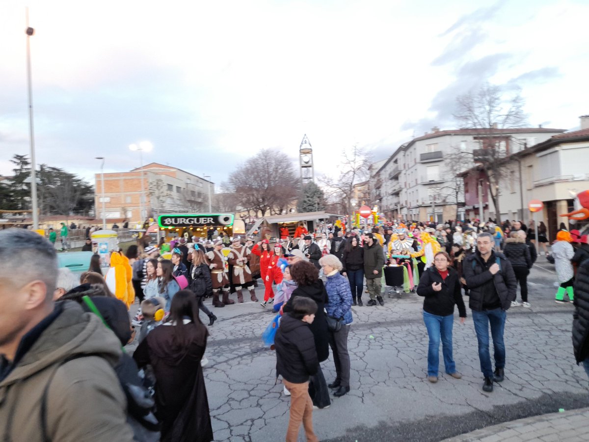 Ja ha començat la rua del Carnaval de Terra Endins de #Torelló tot i la previsió de pluja.
<a href="/ICONNA1/">ICONNA 🎥📝📷</a>