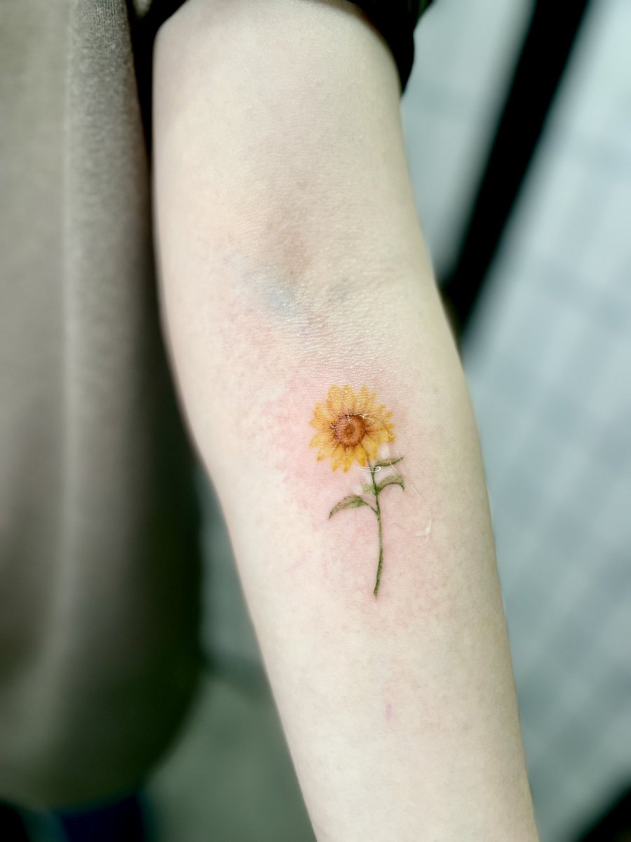 rinrin7100's tweet photo. #若松  #北九州市  #タトゥー  #タトゥー女子   #tattoo  #カラータトゥー  #colortattoo  #tattooart  #モニター募集  #見習い彫り師  #拡散RTお願いします 
モニター募集してます
和彫りも受け付けてますので良かったら
DM下さい🙇‍♀️ https://t.co/hf68NcgSXP
