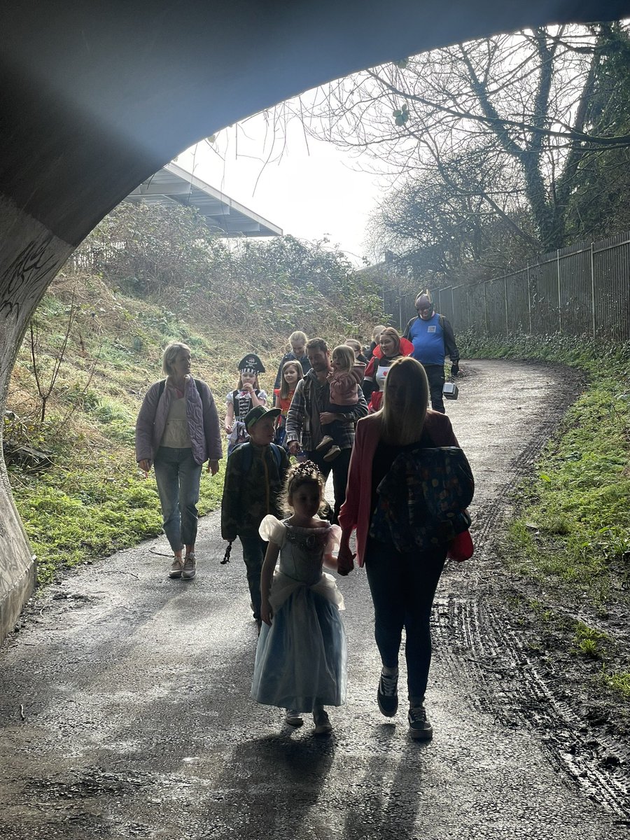 farrinav's tweet photo. It’s been a lovely sunny day here in the #northwest on day 4 of #CHDawareness week 💙❤️ 
The #patients, #parents and #staff have walked the #transition journey of our #CHD patients. 
Thanks to @cha_nw &amp; @PaulWillgoss for organising the walk to and from @LHCHFT &amp; @HeartCentreAld1 https://t.co/zHzKN9KJhZ