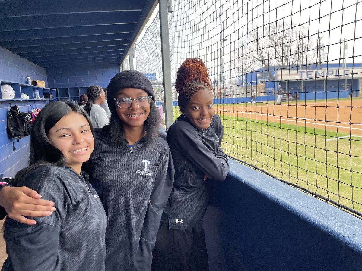 thssportsmed's tweet photo. Soccer, baseball and softball are in full Swing.. ATS working rain or shine! β½οΈβΎοΈπ₯#lugnuts #THSATS @templewildcats https://t.co/2KkGP9GZO9