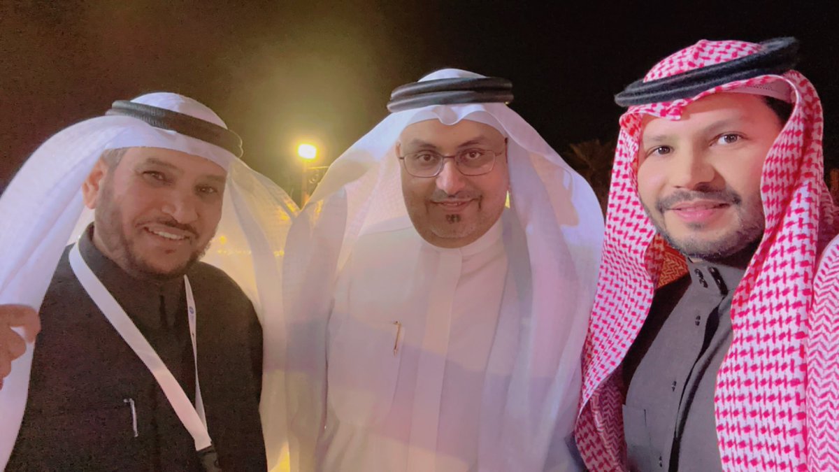 صورة جمعتني بابن العم الشاعر محمد أبو شرارة والدكتور سعد الرفاعي في أمسية شعرية بعنوان #تقاسيم_ينبع 
بتنظيم رائع من @MOCLiterature  والموسوعة العالمية  للأدب العربي #أدب