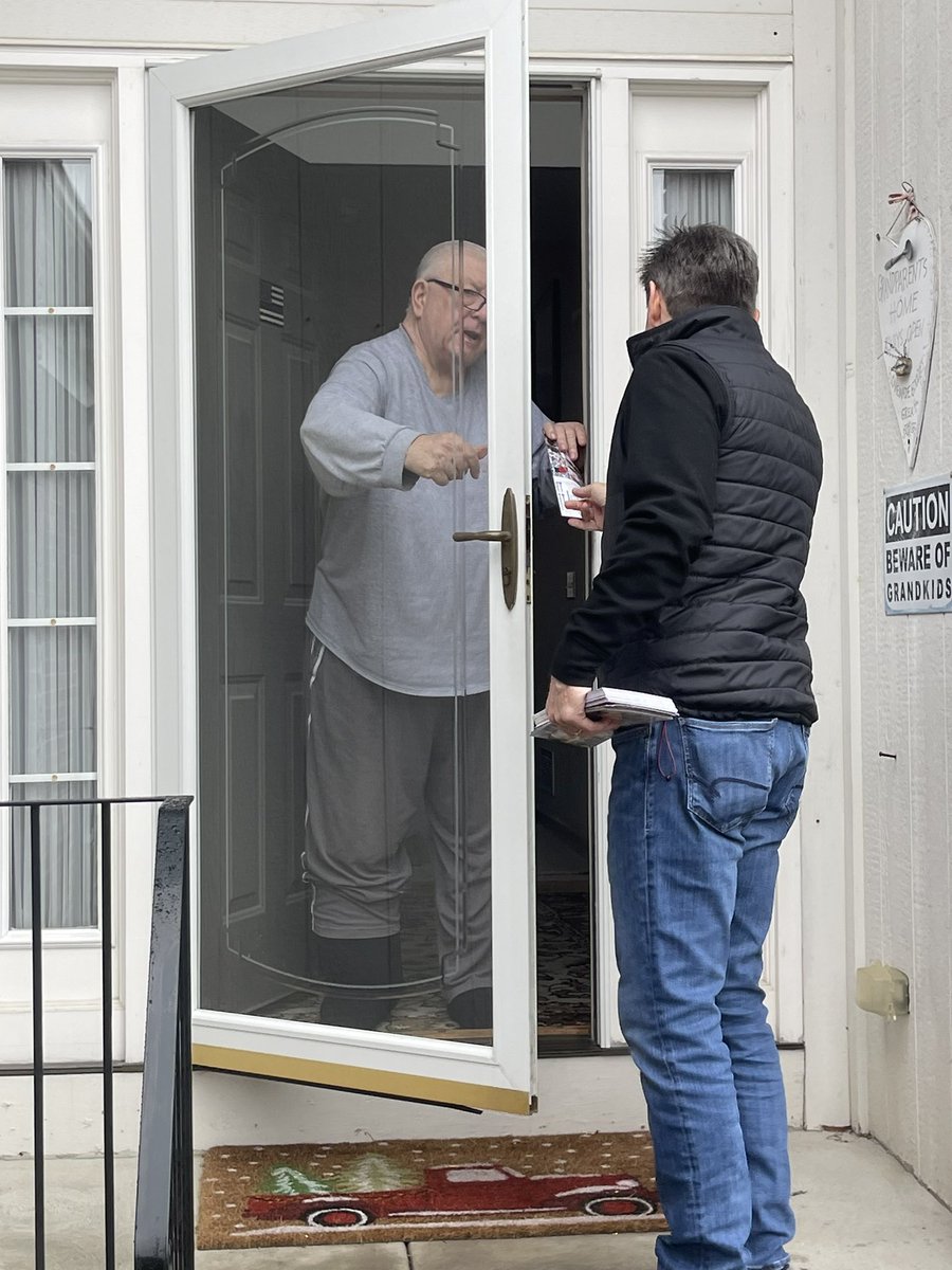 dolan4ohio's tweet image. Great to be joined by Lyndhurst Mayor Patrick Ward and Seven Hills Mayor Tony Biassiota for the opening of our new Brecksville campaign office. Together we’re out on the doors with our #OhioFirst volunteers! Great work team! #OHSEN