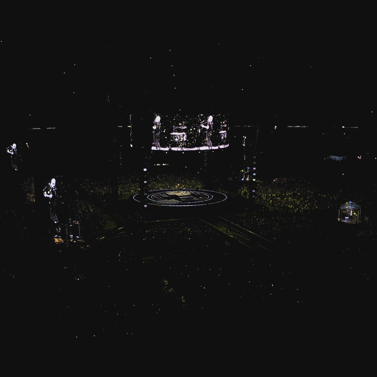 SPIDERPlG's tweet photo. Perfect to night : )
#EdSheeranBKK https://t.co/IlJVT7qaNW
