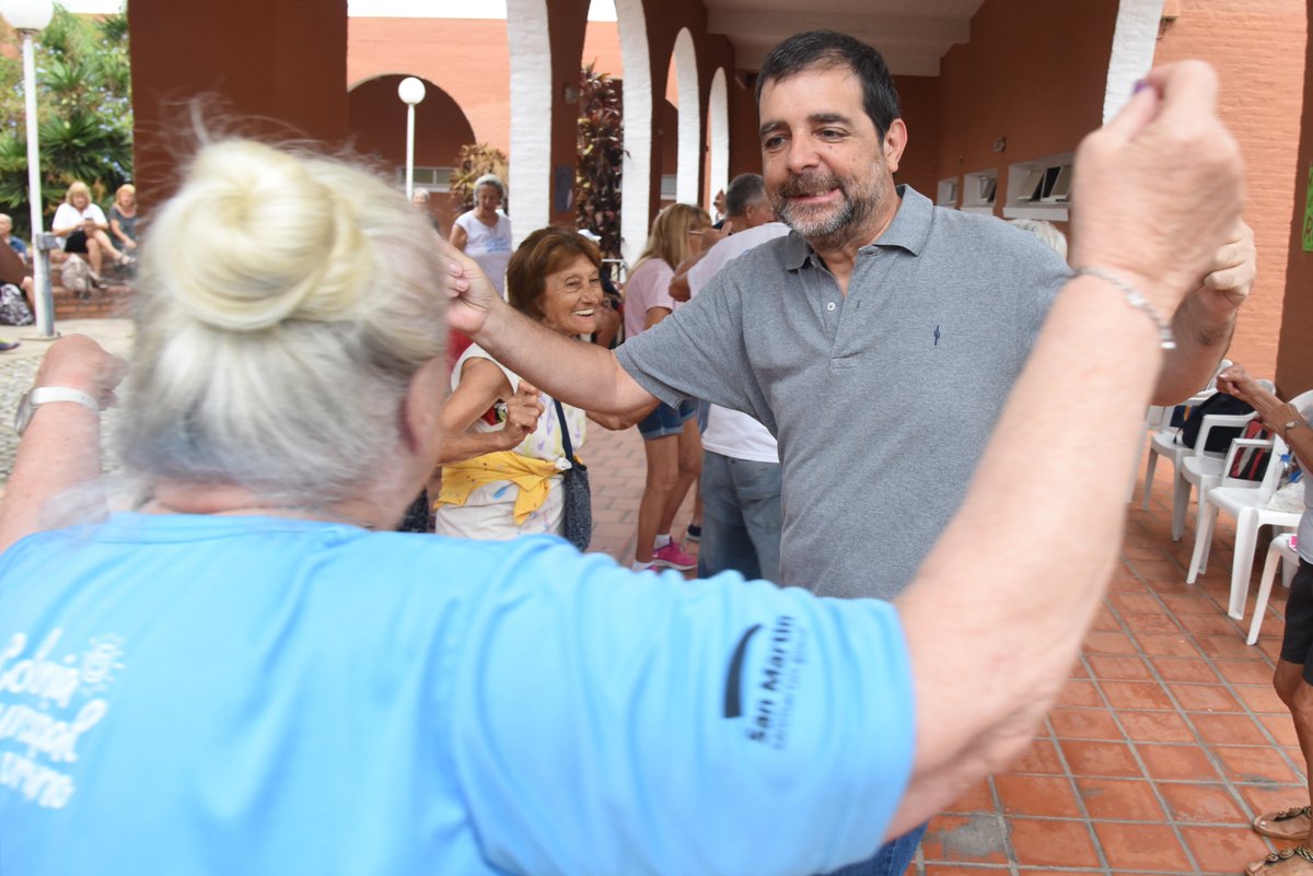 fmoreiraok's tweet photo. Estuvimos en la Colonia Municipal de Verano para Personas Mayores, compartiendo con las vecinas y vecinos que arrancaron esta semana. 

Una propuesta inclusiva y de calidad donde pueden divertirse, socializar y realizar un montón de actividades recreativas. https://t.co/lABQjXL6Wh