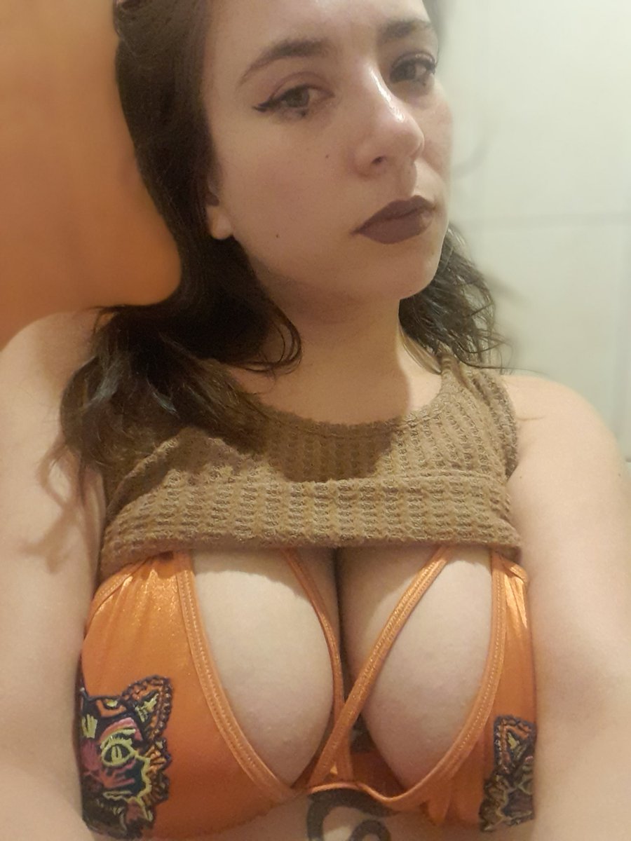 ExtravaganceN's tweet photo. Tu cara entre mis tetas 😳🔥 https://t.co/swtWqaMD50