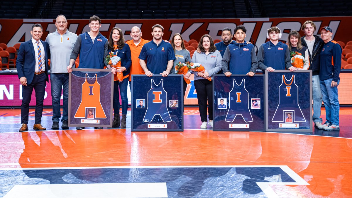 Thank you seniors! You'll forever be a part of the 🟠 & 🔵 famILLy! #Illini I #HTTO I @CardaniJustin I @huskies106 I @reiccake