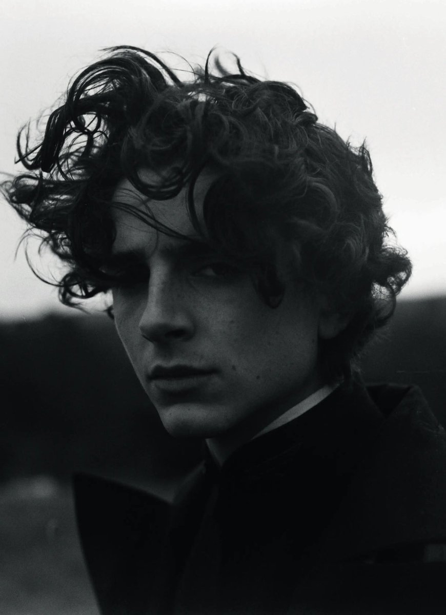 DiscussingFilm's tweet image. Josh Brolin’s poem for Timothée Chalamet on the set of ‘DUNE 2’.