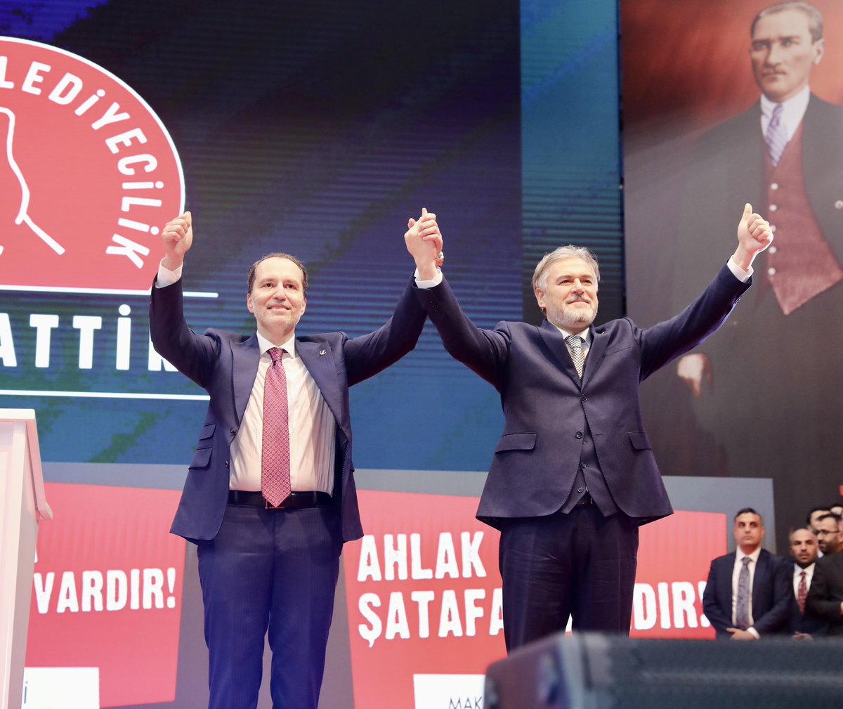 Eyyub El Ensari Hazretleri’nin şehri, sahabeler şehri, Sultan Fatih’in şehri, dünyanın başşehri İstanbul’da Büyükşehir Belediye Başkan Adayımız, Genel Başkan Yardımcımız Mehmet Altınöz oldu. Cenab-ı Allah hayırlı eylesin, muvaffakiyetler nasip eylesin inşallah.