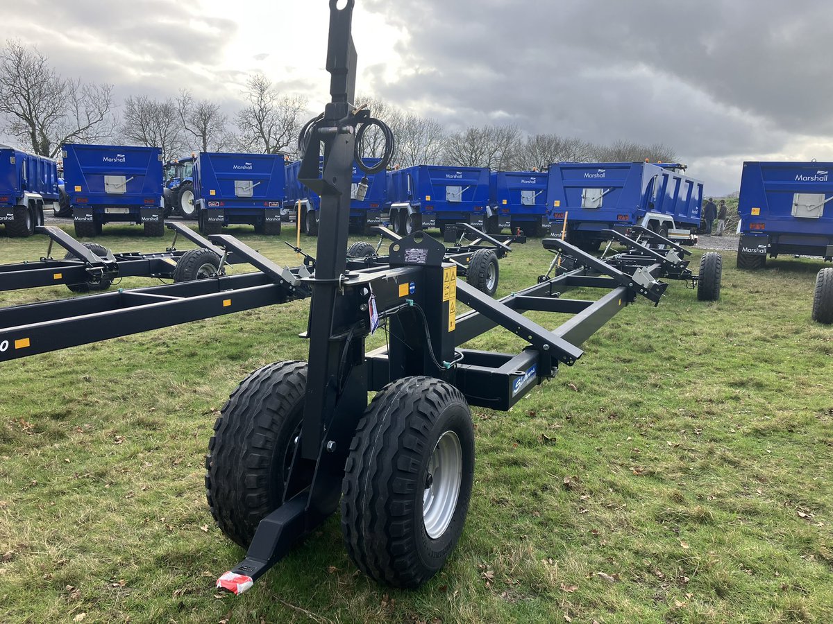 turbotechdog's tweet image. #Machinery at the #Doeshow this week. A 15K 6f plough or a 40K 6f plough. Also a shopsoiled 10.5m Shelbourne Reynolds header trailer for £2,500 😲
