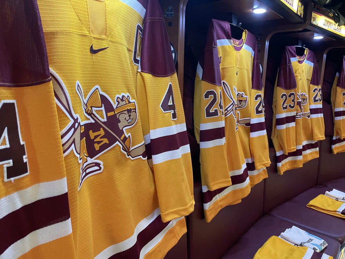 campus is going to be buzzin’ today <a href="/GopherHockey/">Minnesota Men’s Hockey</a>⁩ #HappyHourHockey #parking