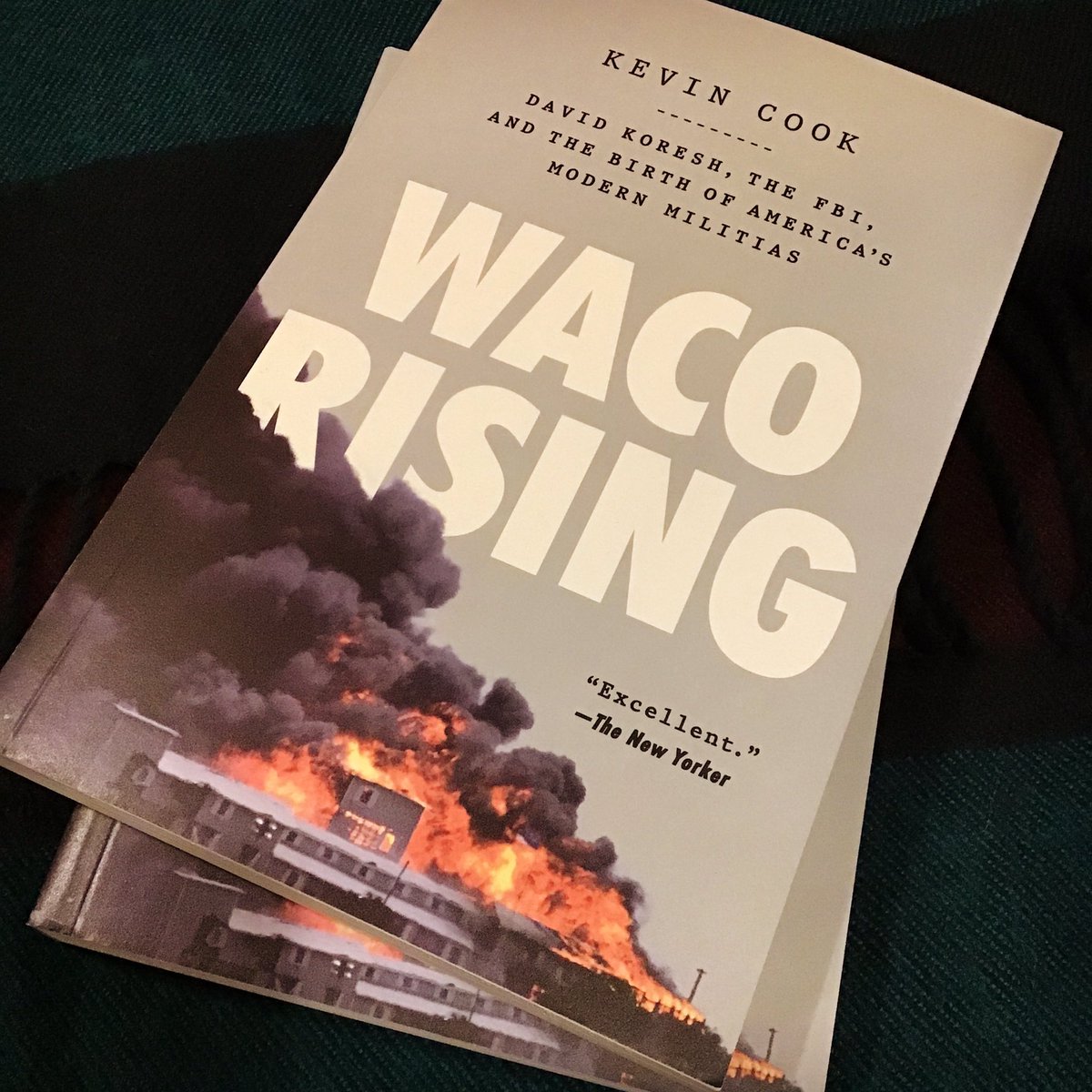 Now in #paperback - “A news-making account of the war between David Koresh’s Branch Davidians and the FBI… the spark that ignited today’s antigovernment militias.” burningbooks.com/products/waco-…