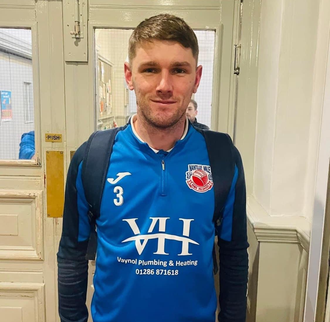 Canlyniad swpyrb heddiw gan yr ail dîm

Pwllheli 2-9 Nantlle Vale

Aaron Mansell ⚽️⚽️⚽️⚽️
Llion Vardy ⚽️⚽️
Hugh Jones ⚽️
Dewi Cooke ⚽️
Callum Mcdonell ⚽️

Seren y gêm ⭐️ Aaron Mansell

Canlyniad gwych i gadw yr ail dîm yn glir ar frig y gynghrair 🔥🥰💙⚽️