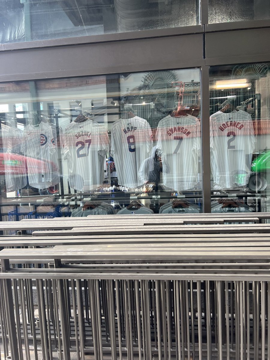 petebeer27's tweet photo. 🚨 Beer Bomb #beerbomb🚨 

Reporting live from the scene: It appears the official cubs team store at Wrigley has removed all #CodyBellinger aka the goat’s jerseys from the store… https://t.co/9AdUX6Kowd