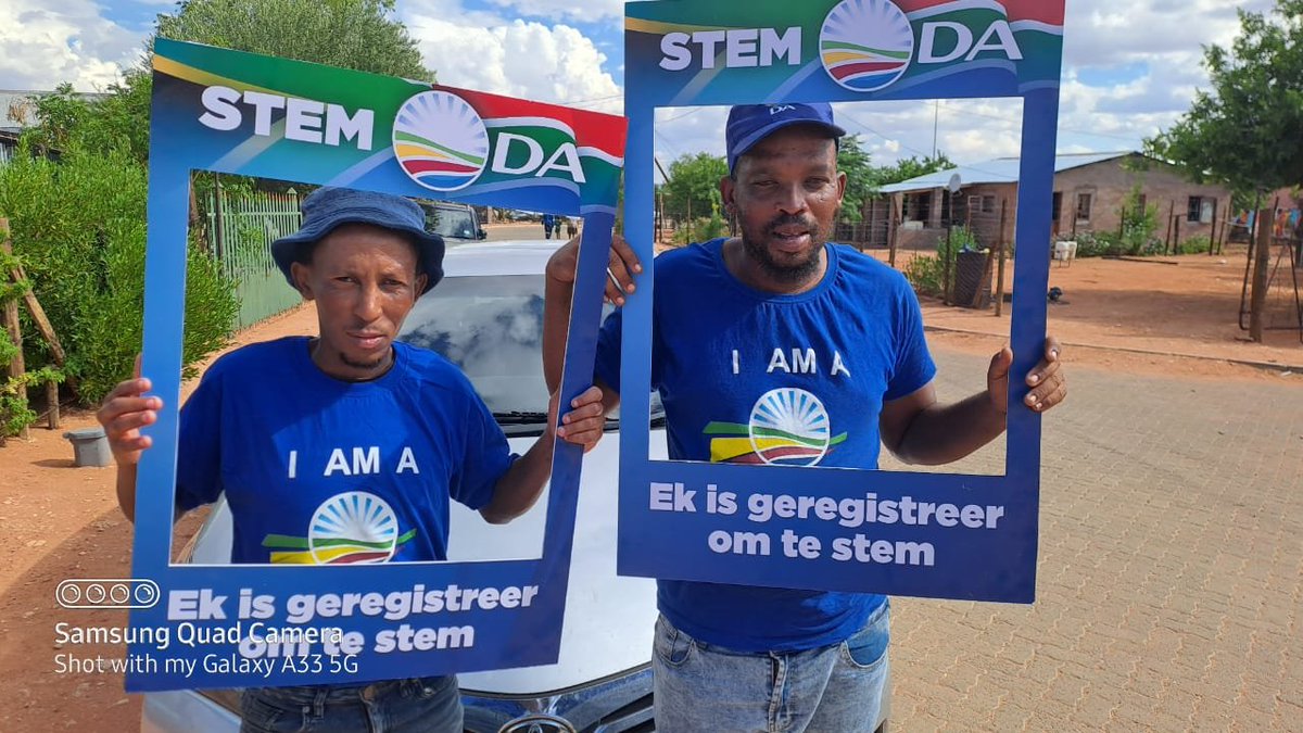 DA_NCape's tweet photo. 🗳️Voters in #Topline are proudly #RegisteredToVoteDA 

🔵Voter registration stations open tomorrow from 8am - 5pm. Hurry and register before its too late! 

🧢You can also get help registering at https://t.co/fNxdpDDGLO 

#RegisterToVoteDA #RescueSA https://t.co/xWDFftw9Zl