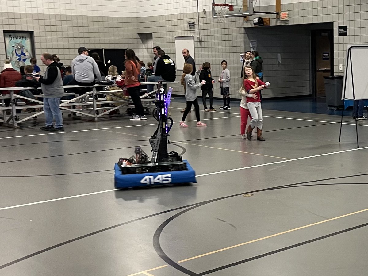 It’s SCIENCE DAY in <a href="/wcsdistrict/">Worthington Schools</a> So cool to see our students engage in inquiry based challenges and have fun doing so! #ItsWorthIt