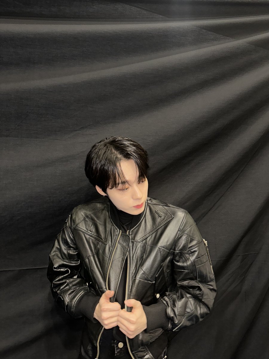 official_ONEUS's tweet photo. [#환웅]
초대해 주셔서 감사합니다🖤 https://t.co/1wzzOQn6tS