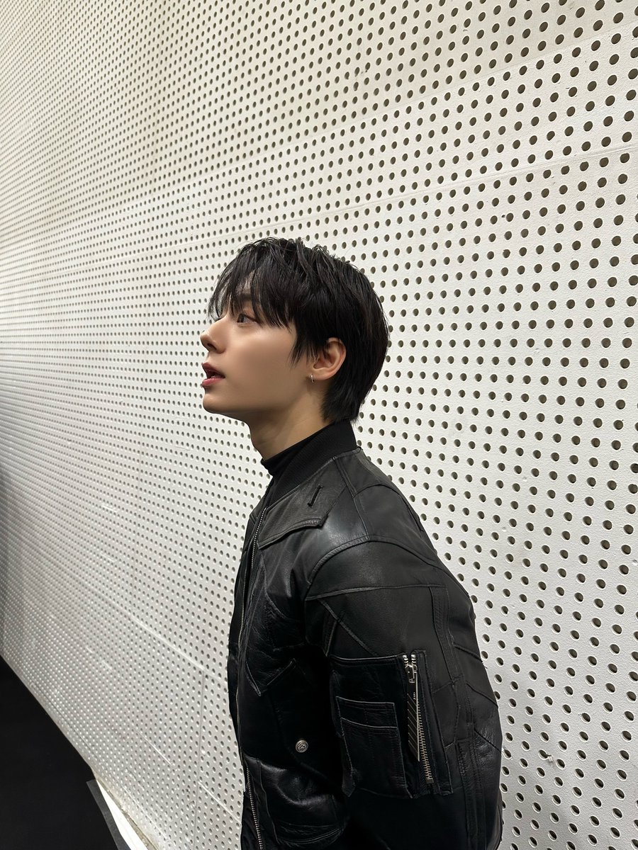 official_ONEUS's tweet photo. [#환웅]
초대해 주셔서 감사합니다🖤 https://t.co/1wzzOQn6tS