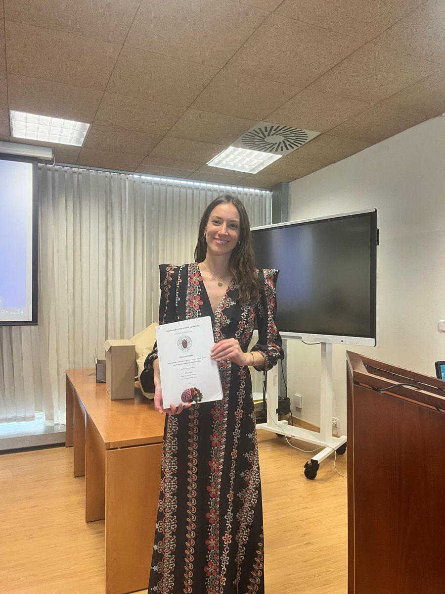 idinutricion's tweet photo. El pasado jueves, nuestra compañera de grupo @AnaLorenz11 defendió su tesis doctoral ''Repercusión del estado nutricional y otros factores de estilo de vida sobre la capacidad cognitiva en adultos mayores”. Enhorabuena Doctora👩🏼‍🎓. Te deseamos lo mejor en esta nueva etapa. https://t.co/81laVpfkVV