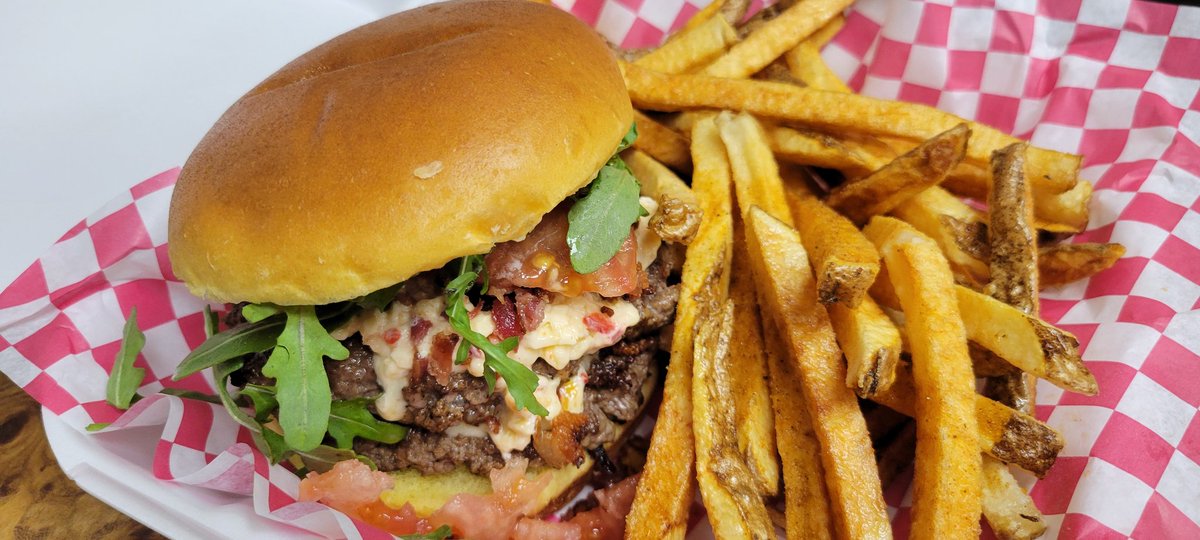 ArdensBurger's tweet photo. Double Carolina Caviar burger https://t.co/8xhrsFMhD5
