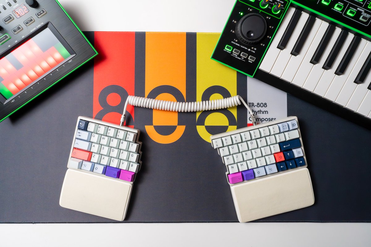 Mil_Keyboard's tweet image. Keyboard: Guide68
Switch: OUTEMU Silent Tactile TOM
Keycap: PBTFans Spark

#KEEB_PD #KEEB_PD_R183 #Guide68 #TR808 #Roland #TB3 #SYSTEM1