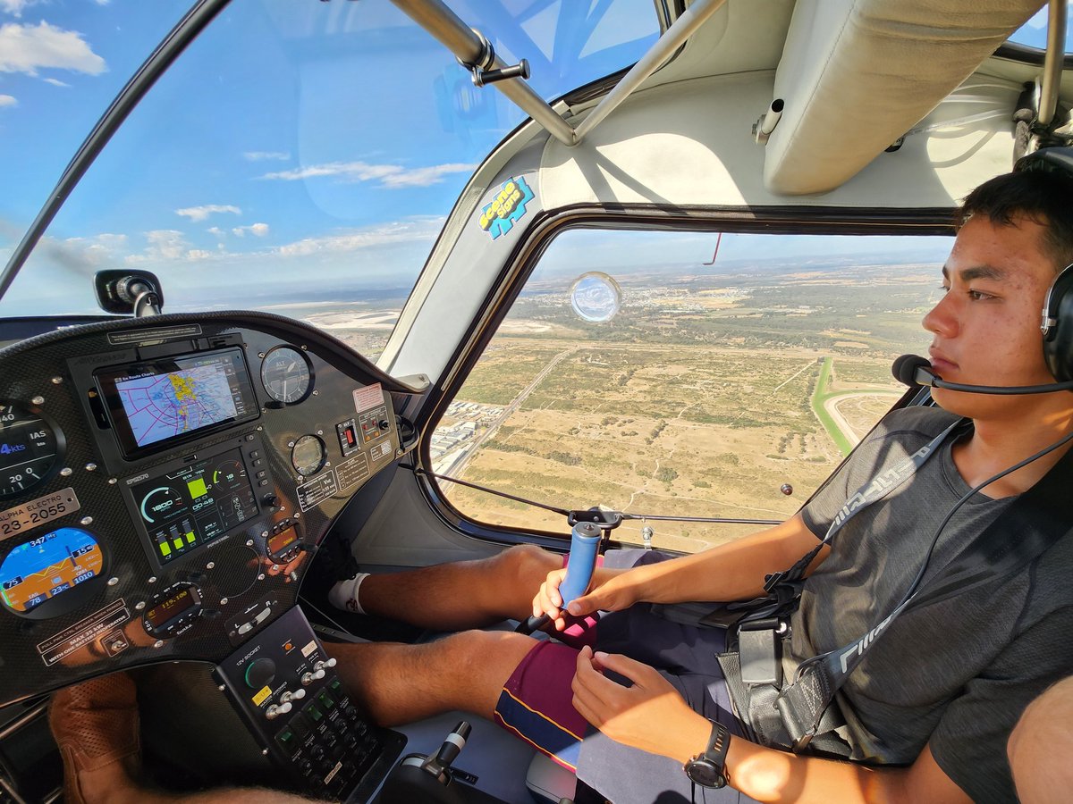 korumellis's tweet image. Day 24 of X'ing @richardbranson &amp;amp; @elonmusk to join us in expanding ELECTRIC air transport in Aus &amp;amp; beyond. 
Below - New Electro Pilot Johntie soars between cities in Western Australia 

#electricflight #electricplane #SAF #generalaviation #sportaviation 
#WorldNews