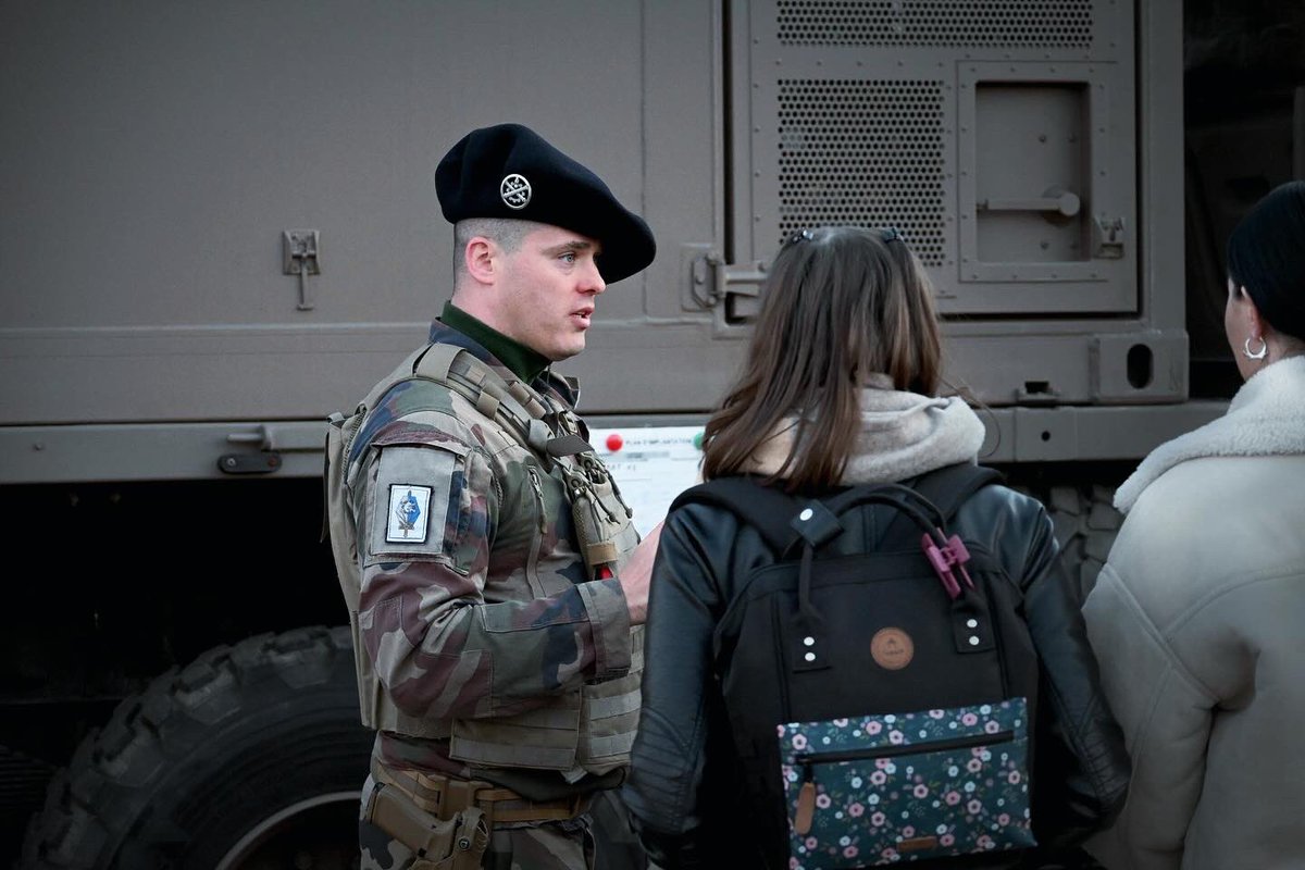 7RMATofficiel's tweet image. Accueil de @DEFINSEEC au 7e RMAT. Une visite nocturne du régiment pour mettre en avant les missions et les métiers de l’@armeedeterre 🪖et du #COMMF 🛠️

#cohésionnationale
#sensdudevoir
@Defense_Sud_Est 
@27bim