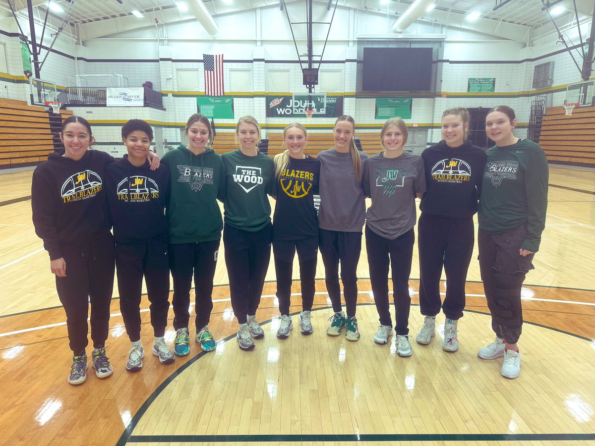 Game Daaaayyyyyyy with our Birthday Girl!!!! 

Happy Bithrday <a href="/deters_gracie/">gracie deters</a> 🥳🏀🤘🏼We love you!!!
