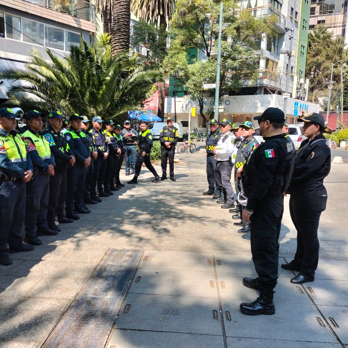 JEsquincaF's tweet photo. Continuamos con los Operativos de revisión de Escoltas en la zona de Polanco, por una ciudad segura... 
Operativo realizado el día 2 de febrero de 2024! https://t.co/awffMqzxDQ
