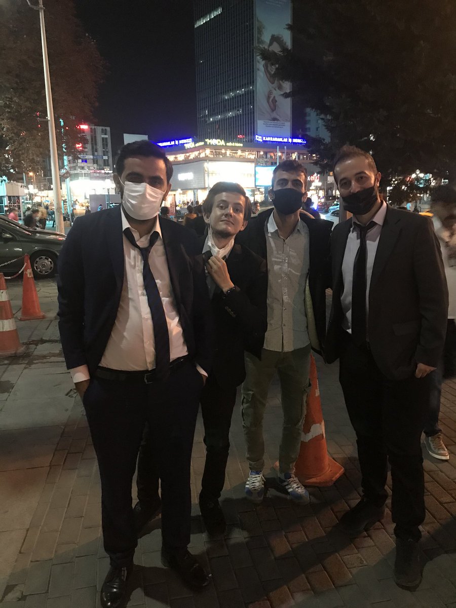 2019 mevzusu çözülmeye yakın olumlu veya olumsuz biz bu ekip Murat hoca yok fotoğrafta o çekti. Bilinsin ki kimseye eğilmeden öğretmenlik mesleğinin onuruna aykırı herhangi bir duruma mahal vermeden şirinlik yapmadan eyvallah etmeden arkadaşlarımızı temsil ettik. Dost kazandık.