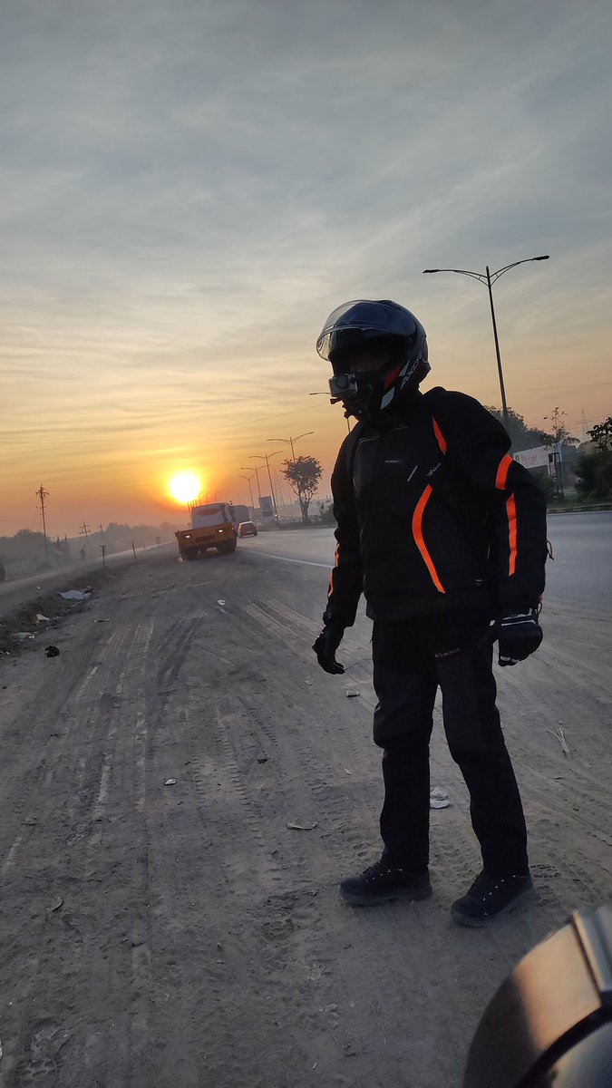 VlogsAltaf's tweet photo. amazing view
sunset in gujrat
#shaheen  #RideTheWave https://t.co/YvQeCGoHsB