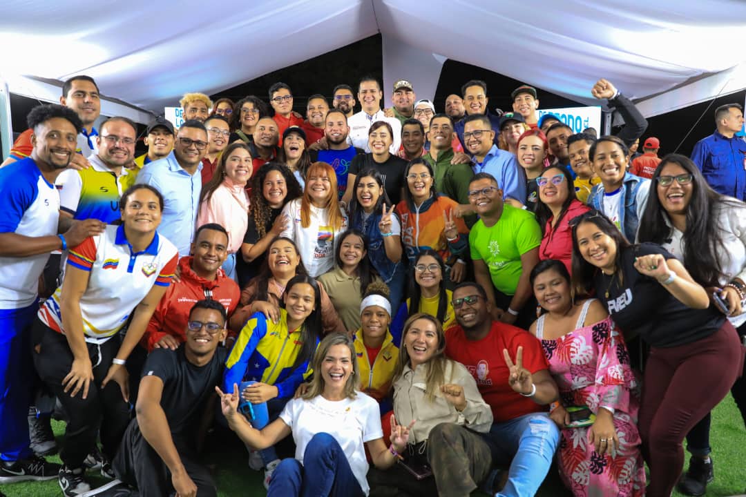 El llamado a toda la juventud es a organizarse para que conformen un nuevo y poderoso Movimiento Venezuela Joven, incluyente, unitario, alegre y rumbero... Están convocados todas y todos. Hasta el 12 de marzo de este año te puedes inscribir. Vamos Jóvenes…