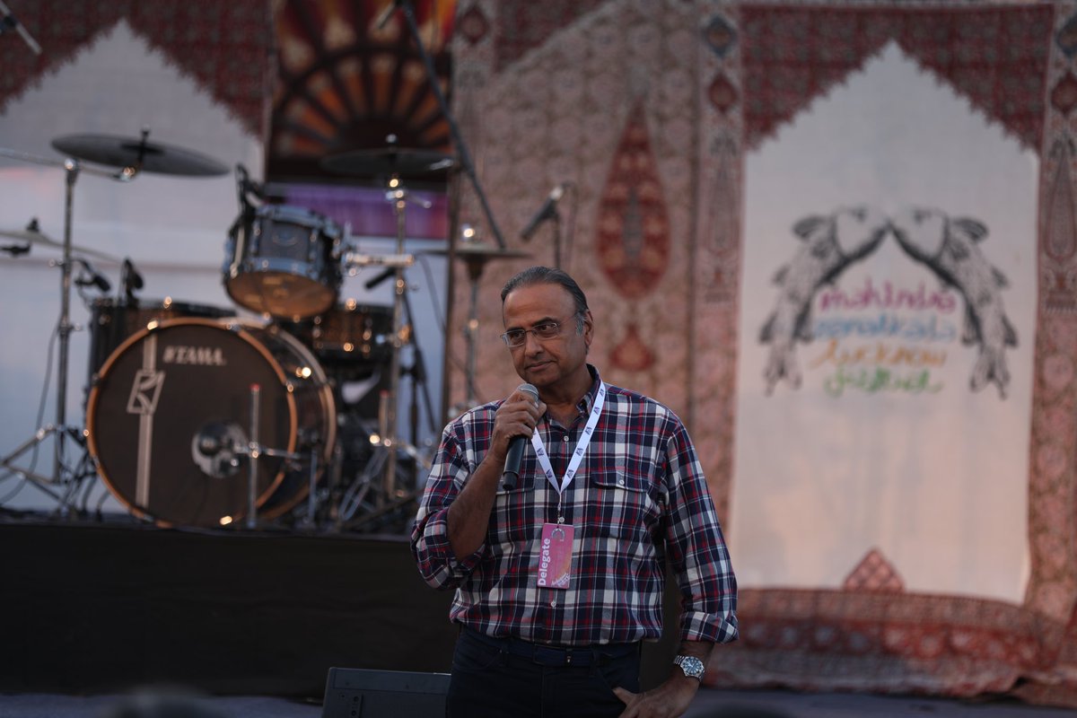 MSLF2024's tweet photo. Day 1 at #mslf24 began with Crafts and Weaves bazaar and Anjuman. Inauguration kicked off in style with @jaytweetshah , Anuja Sharma and @Charuonsports remembering Indira Mahindra.

Come fall in love with #aashiqanalucknow! #itsadate #mausamhaiaashiqana 

2-6 February, 2024 https://t.co/1AAORnp6dZ