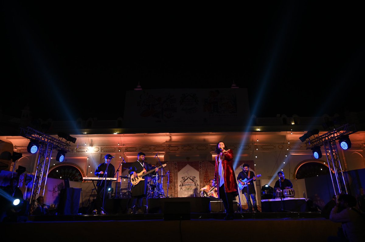 MSLF2024's tweet photo. Day 1 at #mslf24 began with Crafts and Weaves bazaar and Anjuman. Inauguration kicked off in style with @jaytweetshah , Anuja Sharma and @Charuonsports remembering Indira Mahindra.

Come fall in love with #aashiqanalucknow! #itsadate #mausamhaiaashiqana 

2-6 February, 2024 https://t.co/1AAORnp6dZ