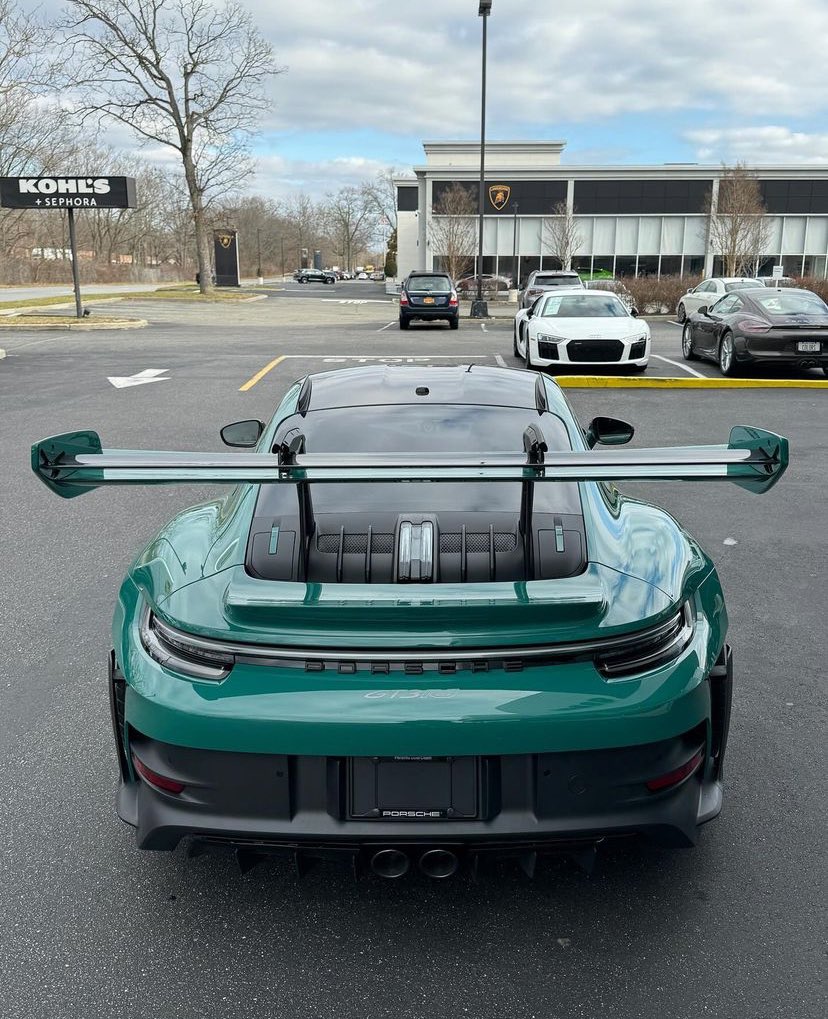 Jordan92338366's tweet photo. 992 Weissach GT3RS in PTS Smyrna Green https://t.co/k9WTkNr88b