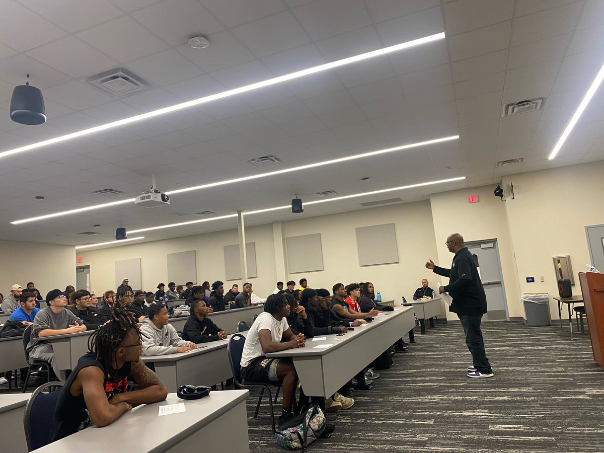 CTownEaglesFB's tweet photo. Boot Camp Orientation in full effect!  #CrowleyTough🦅🦅 https://t.co/lqBMdKr6sO