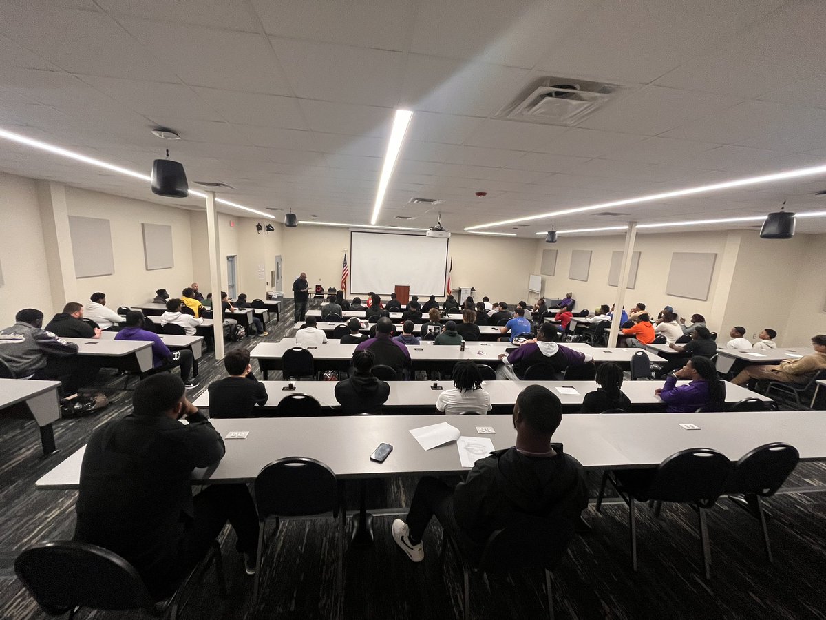 CTownEaglesFB's tweet photo. Boot Camp Orientation in full effect!  #CrowleyTough🦅🦅 https://t.co/lqBMdKr6sO
