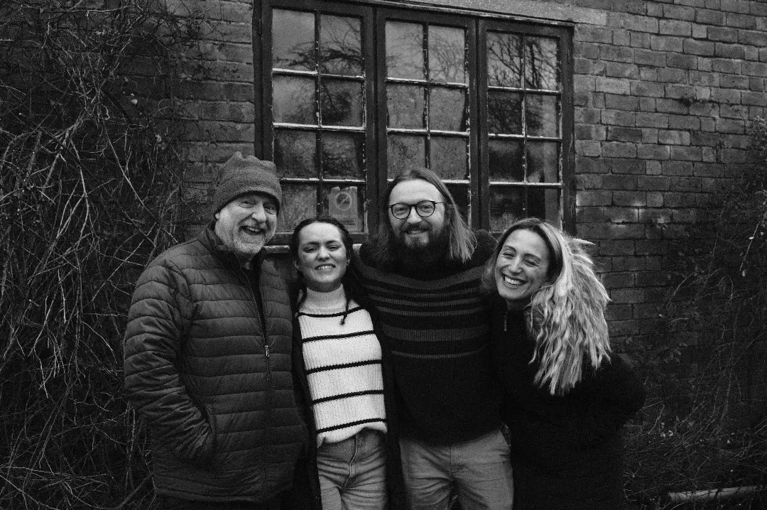 Threaded tweet media