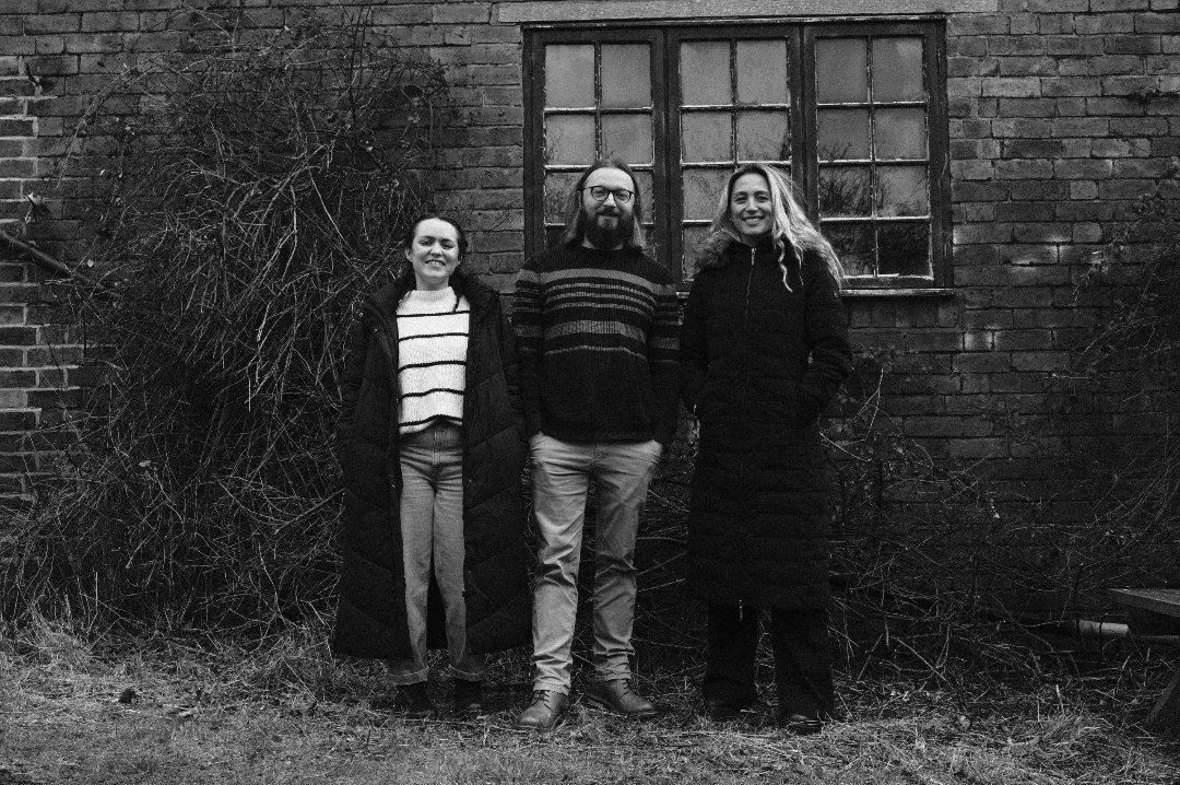 Threaded tweet media