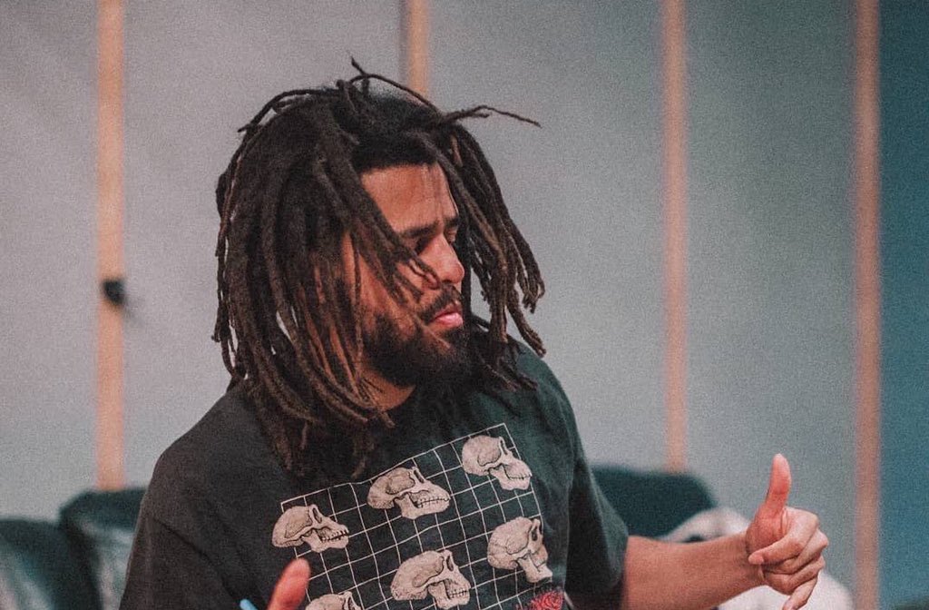 DailyRapFacts's tweet photo. J. Cole says he’s finishing up his new album “The Fall Off” 💿 https://t.co/xdBvDj121J