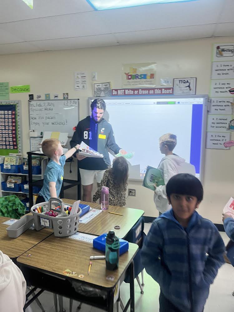 Michael_Mussari's tweet photo. There really is nothing like giving back to the best community in the world. They have always supported me! I was able to read/talk with Mrs. Washingtons 2nd grade class yesterday afternoon and it was amazing! Blessed to always be able to call that place home ‼️#knightforever https://t.co/8zi7qnKjTx