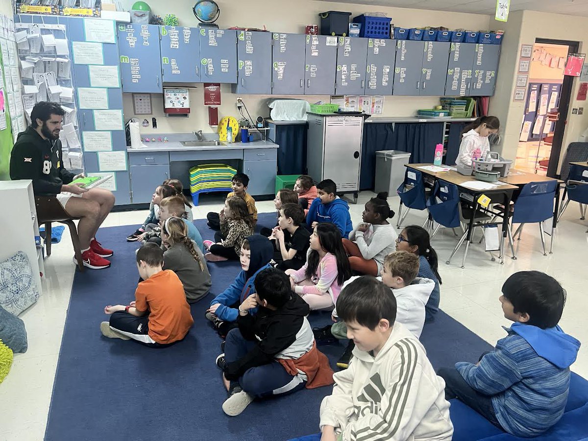 Michael_Mussari's tweet photo. There really is nothing like giving back to the best community in the world. They have always supported me! I was able to read/talk with Mrs. Washingtons 2nd grade class yesterday afternoon and it was amazing! Blessed to always be able to call that place home ‼️#knightforever https://t.co/8zi7qnKjTx