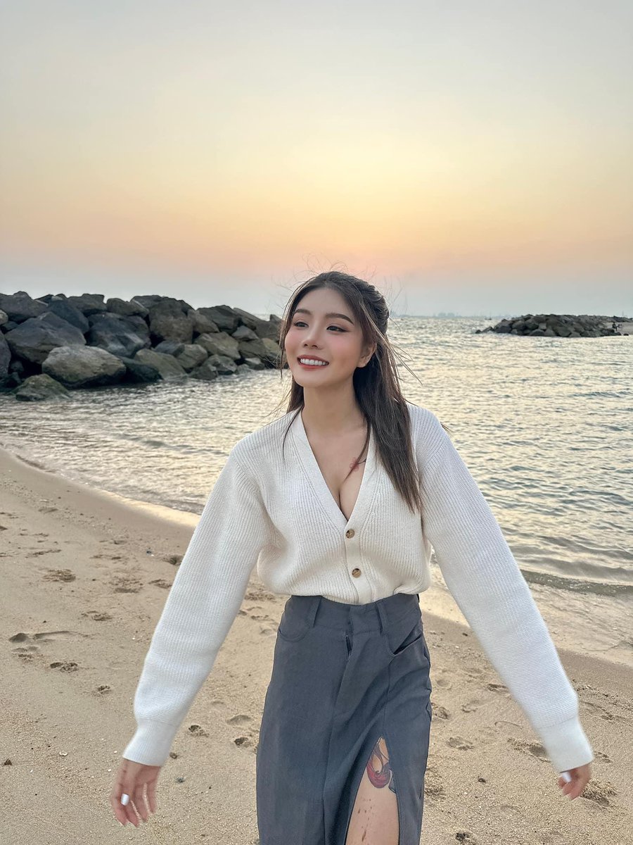 Baiifernntc's tweet photo. มาถ่ายงานอะไรที่ระยอง รอติดตามกันน้า🤍✨ https://t.co/EKqndlMiGZ