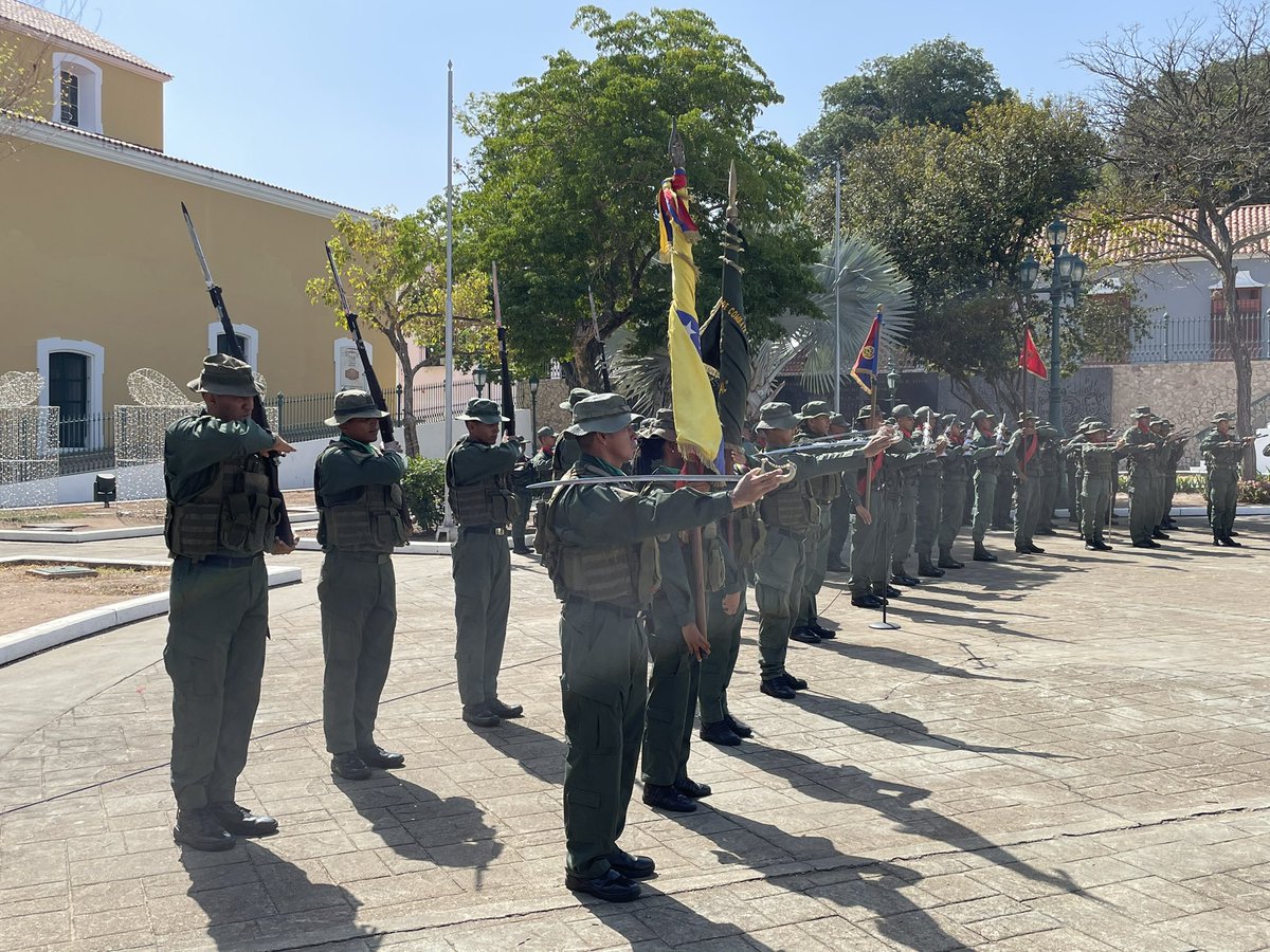 Un acto lleno de fervor patrio desde el Casco Histórico de Ciudad Bolívar, bajo la unión cívico militar policial, juntos venceremos #DeLaManoDelPueblo
 <a href="/NicolasMaduro/">Nicolás Maduro</a>