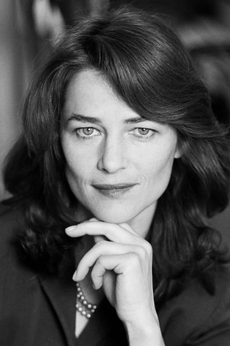 MYCAAcine's tweet image. Charlotte Rampling alcanzó la categoría de mito erótico con la polémica película 'Portero de noche' (1974). Cuatro décadas después fue nominada al Óscar a Mejor Actriz por su papel en '45 Years' (2015). Hoy muchos la conocerán por su papel como Reverenda Madre en la saga 'Dune'