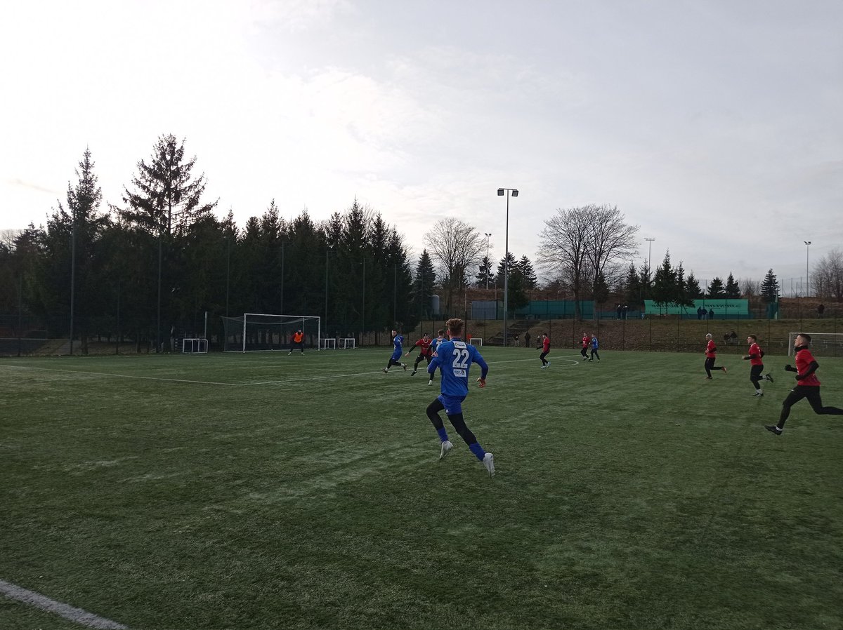 ks_cch's tweet photo. W drugim sparingu przegrywamy z @SwiecieWda w Świeciu 2:1. Bramkę dla naszej drużyny zdobył Dawid Bocian. W szeregach Wdy grali zawodnicy drugiej i pierwszej drużyny. https://t.co/VyxKZXbDae