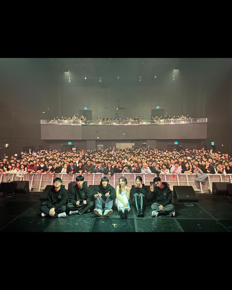 [📸]

볼빨간사춘기 단독 콘서트 
「𝗠𝗲𝗿𝗿𝘆 𝗚𝗼 𝗥𝗼𝘂𝗻𝗱」 After Party DAY1

공연장에서 주고받은 우리의 따뜻한 에너지가 마음속 어떤 여운으로 스며들게 될까요? 함께해 주신 관객 여러분께 진심으로 감사드립니다☺🤍

#볼빨간사춘기 #단독콘서트
#BOL4 #MerryGoRound #AfterParty