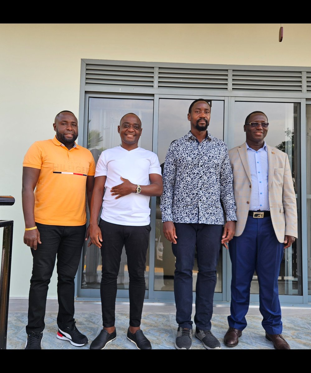 KiggunduHamis's tweet photo. It's was indeed such an honour and pleasure meeting His majesty the kyabazinga....we discussed possible investment paternerships with the kingdom towards collective social economic transformation and development.......For God and My Country. https://t.co/w1LCS5tt0Z