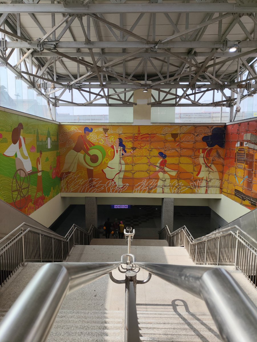 metrorailwaykol's tweet photo. Take a look of the #beautiful #paintings of the #Howrah station, which will be #interchanging stations with #EasternRailway.
#railinfra4westbengal
#amarkolkatametro https://t.co/gBO6lui3GN