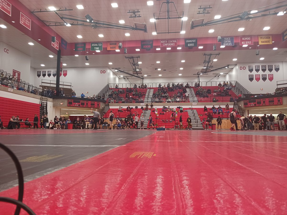 RedCaboosePhoto's tweet photo. Mat side to cover Regionals at Richmond!
@812now @AthleticsFchs @BulldogsBville @pats_sports @RushSchools @southdearborncs @SouthDearbornHS @RHSRedDevils @HTownAthletics https://t.co/gqaBxxrrXx