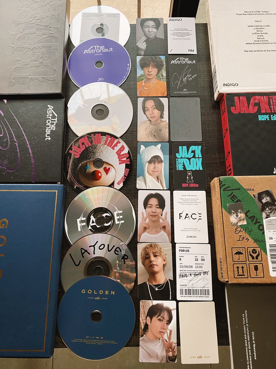DeLasNievees's tweet photo. Las chicas no queremos novio, las chicas queremos todos los discos solistas de BTS https://t.co/KVupleqLE1
